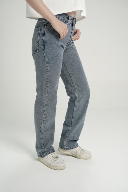 Straight Fit Jeans In Mid Wash